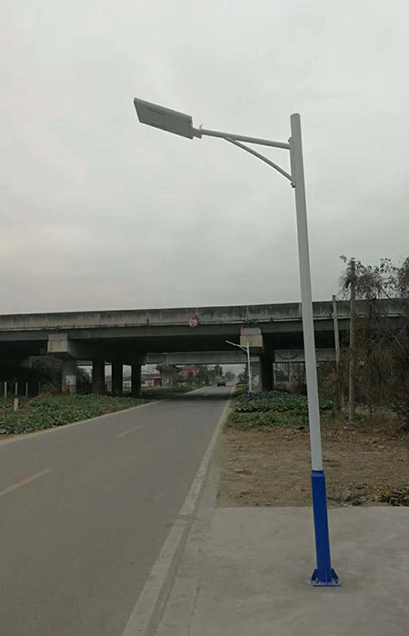 【太阳能一体路灯安装案例】德阳绵竹新市花园太阳能路灯案例工程