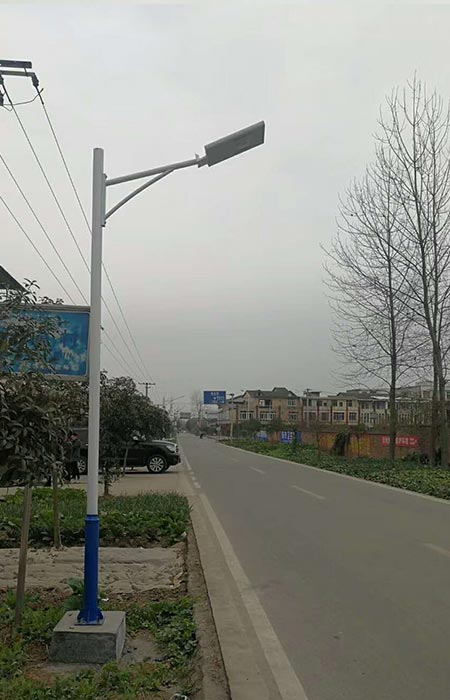 【太阳能一体路灯安装案例】德阳绵竹新市花园太阳能路灯案例工程
